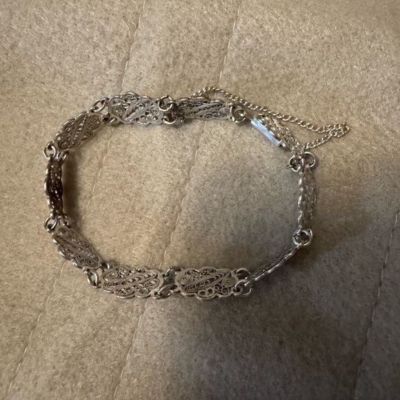 Antique sterling silver filigree bracelet with safety chain - Picture 6 of 8